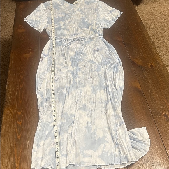 Vince Painted Magnolia V-Neck Midi Dress - Picture 7 of 11